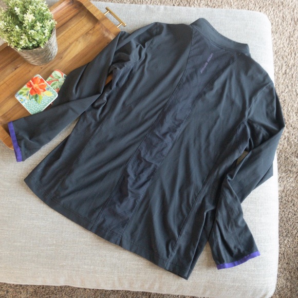 SOLD Under Armour Zip Up XL - Picture 2 of 5